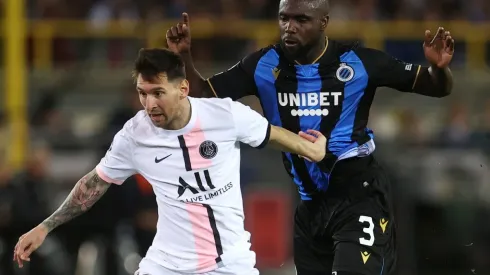 Lionel Messi of PSG (left) and Eder Alvarez Balanta of Club Brugge (right)