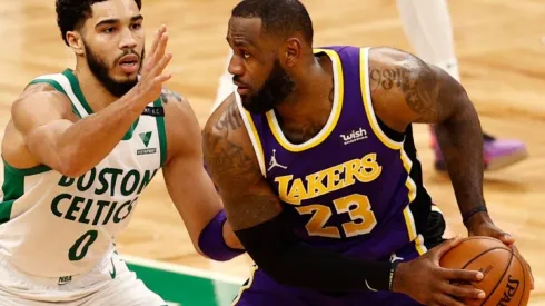 Jayson Tatum of Celtics (left) tries to block a shot from LeBron James