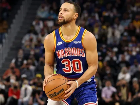 Stephen Curry breaks Ray Allen's NBA 3-point record to be the all-time leader