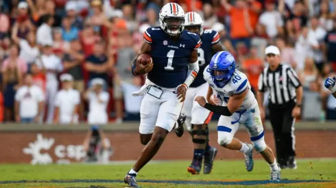 Quarterback TJ Finley of Auburn Tigers
