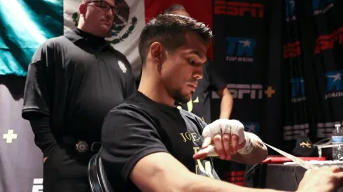 Jose Zepeda wraps his hands before his fight against Hank Lundy