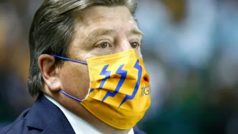 Head coach Miguel Herrera of Tigres UANL