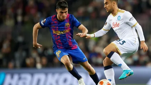 Adam Ounas of Napoli and Pedri of Barcelona.