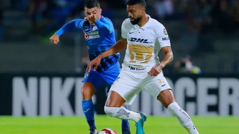 Erick Antonio of Cruz Azul fights for the ball with Diogo De Oliveira of Pumas