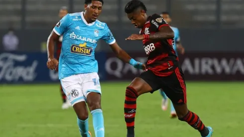 runo Henrique of Flamengo fights for the ball with Jesus Castillo of Sporting Cristal
