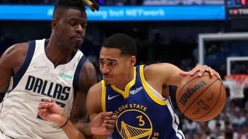 Jordan Poole of the Golden State Warriors against Reggie Bullock of the Dallas Mavericks