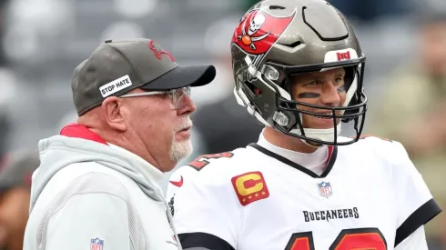 Bruce Arians (left) and Tom Brady.