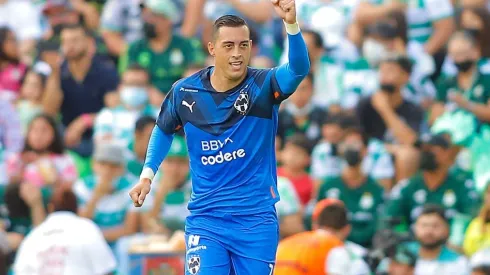 TORREON, MEXICO - JULY 03: Rogelio Funes Mori celebrates after scoring the first goal of his team at during the 1st round match between Santos Laguna and Monterrey as part of Torneo Apertura 2022 Liga MX Corona Stadium on July 3, 2022 in Torreon, Mexico. (Photo by Manuel Guadarrama/Getty Images)