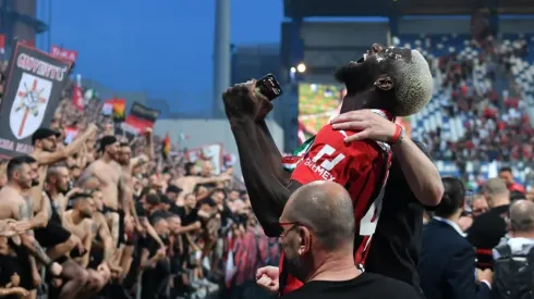 Tiemoue Bakayoko of AC Milan celebrates with the fans after their side finished the season as Serie A champions during the Serie A match between US Sassuolo and AC Milan at Mapei Stadium - Citta' del Tricolore on May 22, 2022 in Reggio nell'Emilia, Italy.
