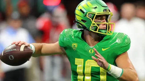 Bo Nix of the Oregon Ducks