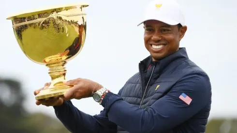 Tiger Woods with the Presidents Cup