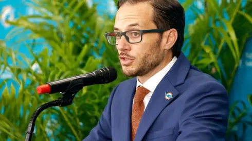 Head coach Mike McDaniel of the Miami Dolphins