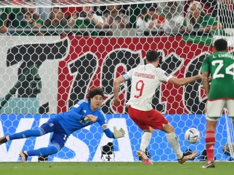 Video: Lewandowski misses Poland's penalty kick after a huge save by Mexico's Ochoa