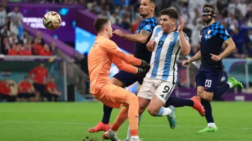 Dominik livakovic tackles Julian Alvarez for a penalty during the game between Croatia and Argentina in Qatar 2022.