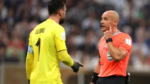 Hugo Lloris (left) and referee Szymon Marciniak.