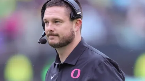 Oregon Ducks head coach Dan Lanning