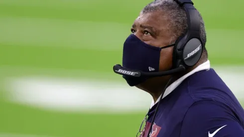 Romeo Crennel will be the coach of Team Makai
