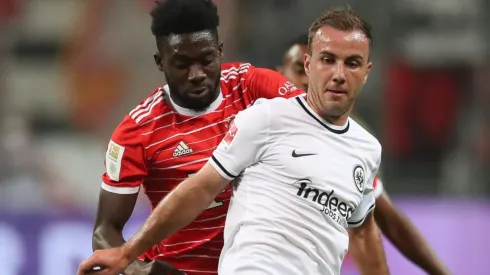 Mario Gotze of Eintracht Frankfurt and Alphonso Davies of Bayern