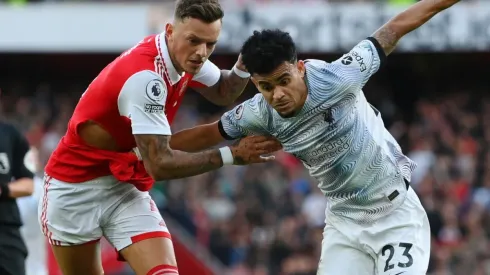 Ben White of Arsenal and Luis Diaz of Liverpool