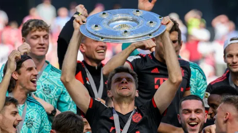 Bayern players lift the 2022-23 Bundesliga title