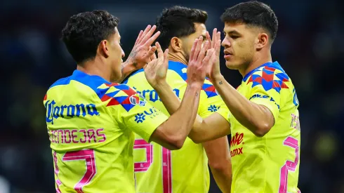 Alejandro Zendejas (L) of America celebrates with Richard Sánchez (R)