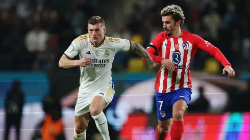 Toni Kroos of Real Madrid battles for possession with Antoine Griezmann of Atletico Madrid during the Super Copa de Espana semi-final match between Real Madrid CF and Atletico Madrid at Al-Awwal Park on January 10, 2024 in Riyadh, Saudi Arabia.
