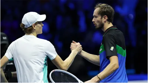 Sinner (L) and Medvedev (R)