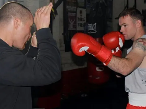 Wayne Rooney trying his hand in boxing