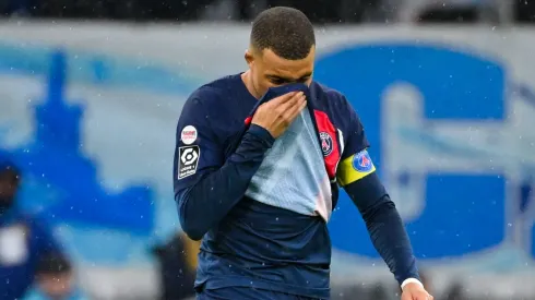 Kylian Mbappe looks dejected as he leaves the field during the derby between PSG and OM.