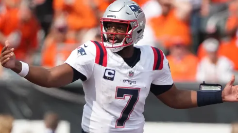 Jacoby Brissett #7 of the New England Patriots gestures to his team in the second half of the game against the Cincinnati Bengals at Paycor Stadium on September 08, 2024 in Cincinnati, Ohio.