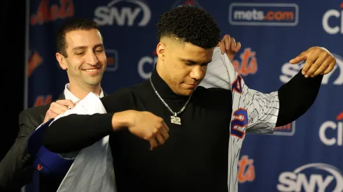 David Stearns, the president of baseball operations for the New York Mets fits Juan Soto with his New York Mets jersey during his introductory press conference at Citi Field on December 12, 2024 in New York City.