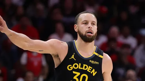 Stephen Curry #30 of the Golden State Warriors handles the ball against the Houston Rockets