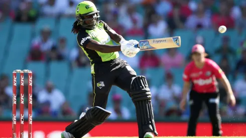 Stafanie Taylor of the Thunder bats during the super over during the Women's Big Bash League match between the Sydney Sixers and the Sydney Thunder at Sydney Cricket Ground on January 14, 2017.