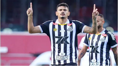 Tiquinho Soares of Santos