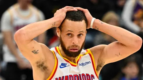 Stephen Curry had to leave the court during the first half