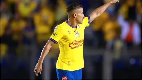 Jonathan Dos Santos of America