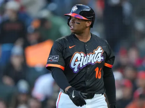 Rafael Devers’ reacts to standing ovation in his first time at-bat with the Giants