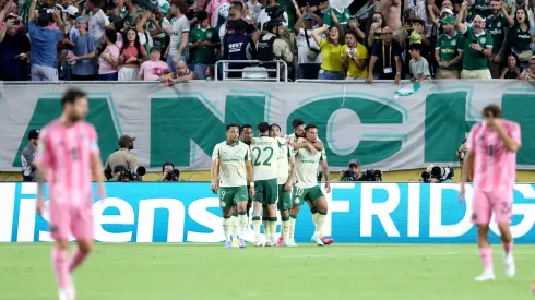 Mauricio #18 of Palmeiras celebrates scoring his team's second goal with Vitor Roque #9, Paulinho #10, Joaquin Piquerez #22, and teammates during the FIFA Club World Cup 2025.