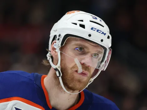 NHL legend issues dramatic warning on Connor McDavid’s future with the Oilers, referencing Wayne Gretzky