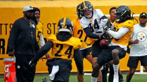 Mike Tomlin looks on while Rico Bussey #84 of the Pittsburgh Steelers battles for a ball against Minkah Fitzpatrick #39 of the Pittsburgh Steelers during training camp at Heinz Field on July 29, 2021.