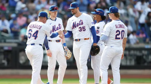 New York Mets players talking.