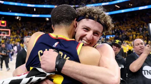 Brandin Podziemski #2 and Stephen Curry #30 of the Golden State Warriors celebrate.
