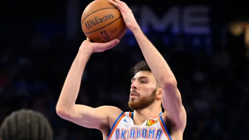 Chet Holmgren #7 of the Oklahoma City Thunder shoots.