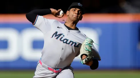 Edward Cabrera #27 of the Miami Marlins pitches.