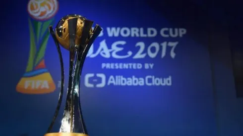 ESPERA EN EMIRATOS. El trofeo del Mundial de Clubes que será entregado el 16 de diciembre.