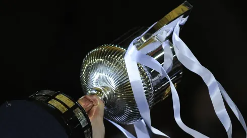 La Copa del Rey, mirando al cielo.