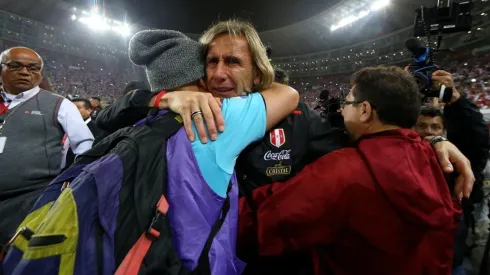 Ricardo Gareca llora de emoción tras la clasificación de Perú al Mundial.