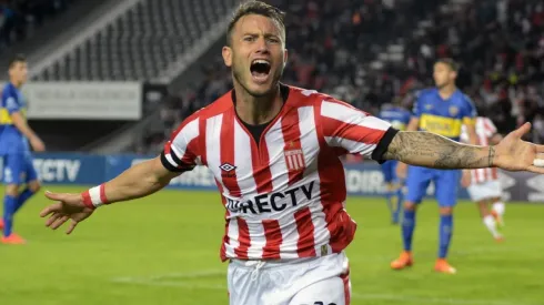 CONTRA BOCA. Gastón Fernández se llena la boca de gol en el Estadio Único de La Plata contra Boca.