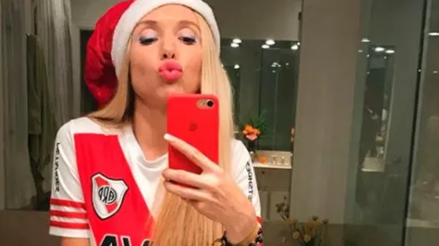 La rubia rompe la tierra.