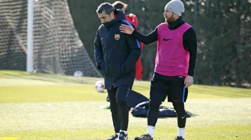 HACE FRÍO EN BARCELONA. Messi con Valverde en el entrenamiento matutino del Barcelona (Foto: FC Barcelona).